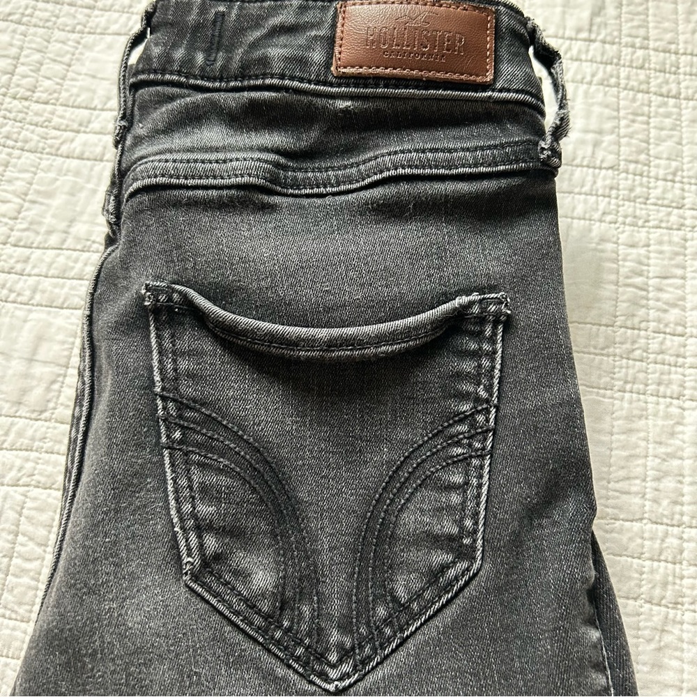 Black distressed skinny jeans